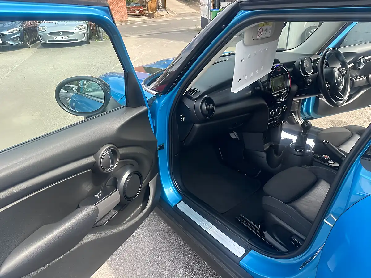 Used 2016 MINI Hatch Cooper Blue - Interior and Exterior details 12