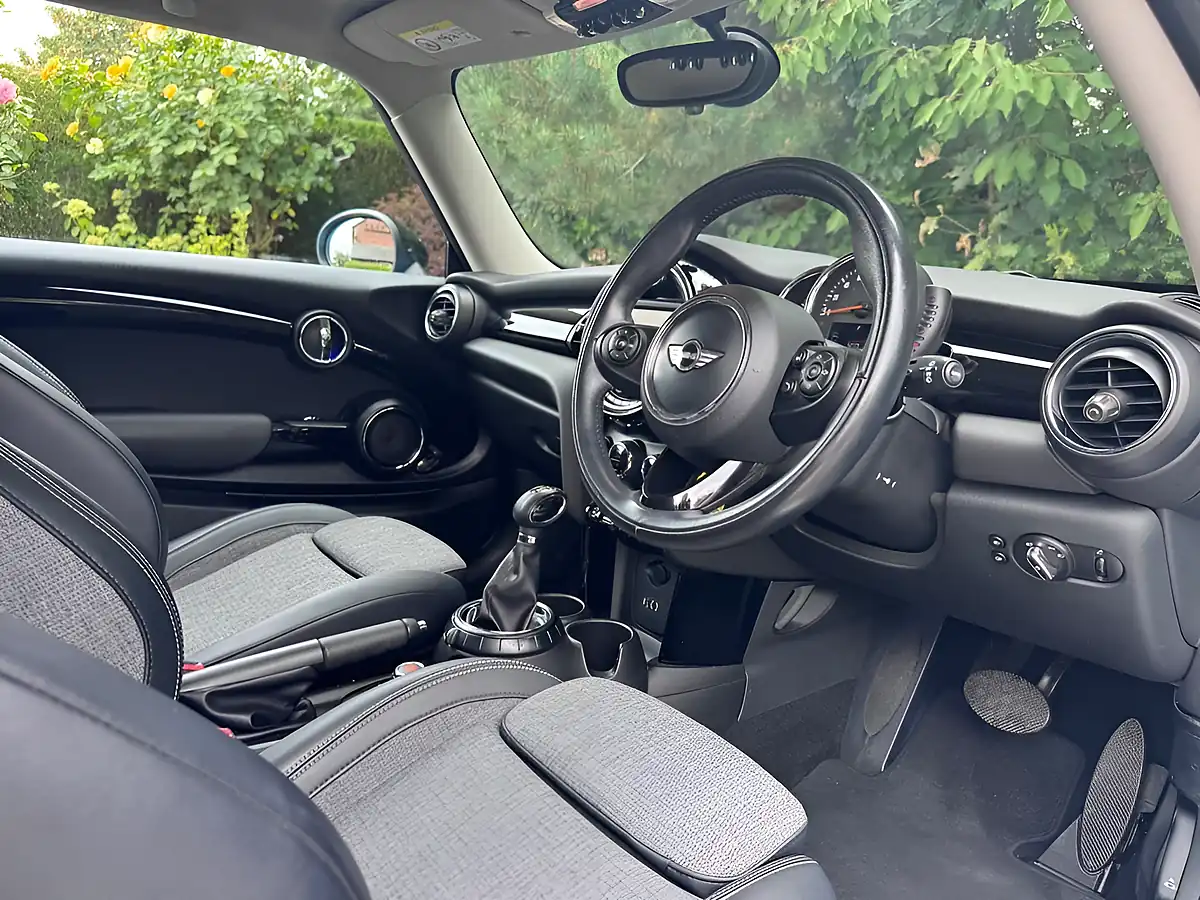 Used 2016 MINI Hatch Cooper Blue - Interior and Exterior details 12