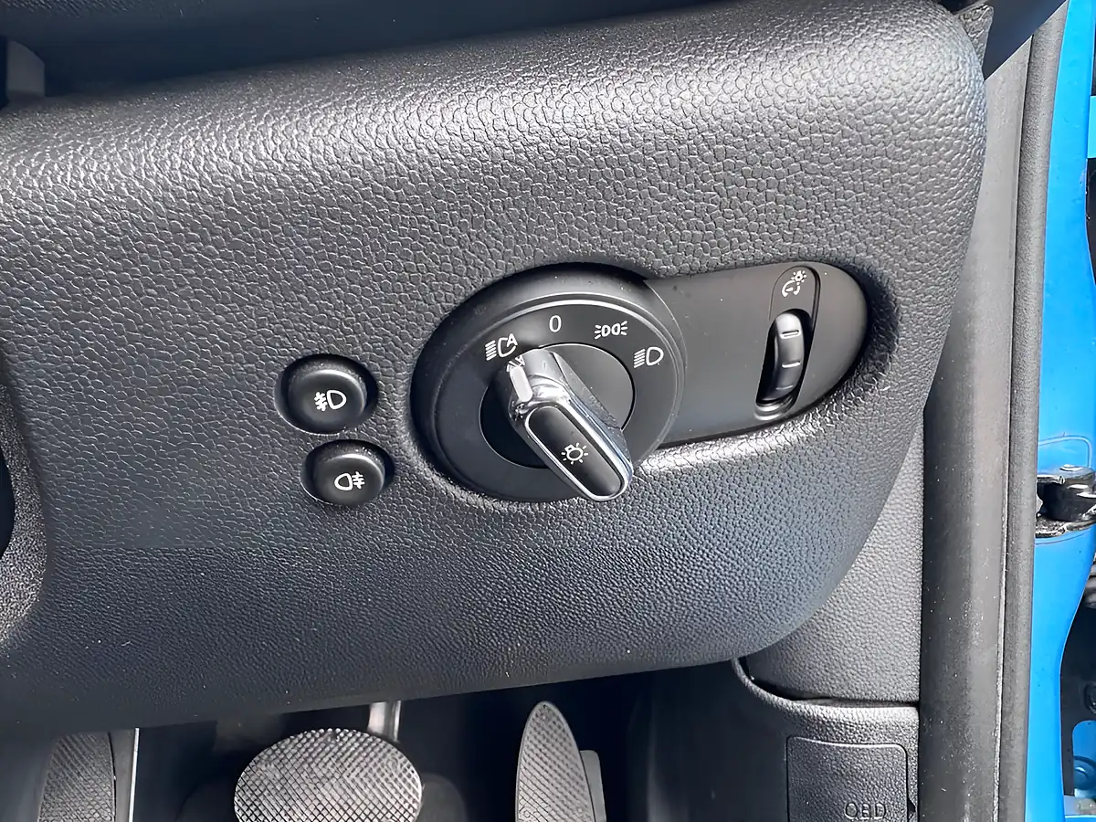 Used 2016 MINI Hatch Cooper Blue - Interior and Exterior details 18