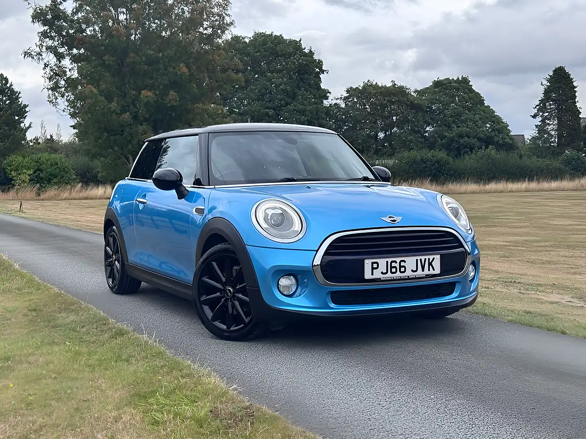 Used 2016 MINI Hatch Cooper Blue - Interior and Exterior details 2