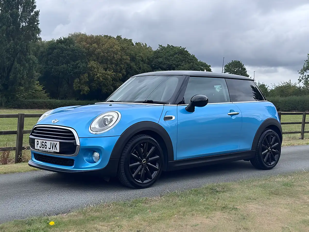 Used 2016 MINI Hatch Cooper Blue - Interior and Exterior details 8