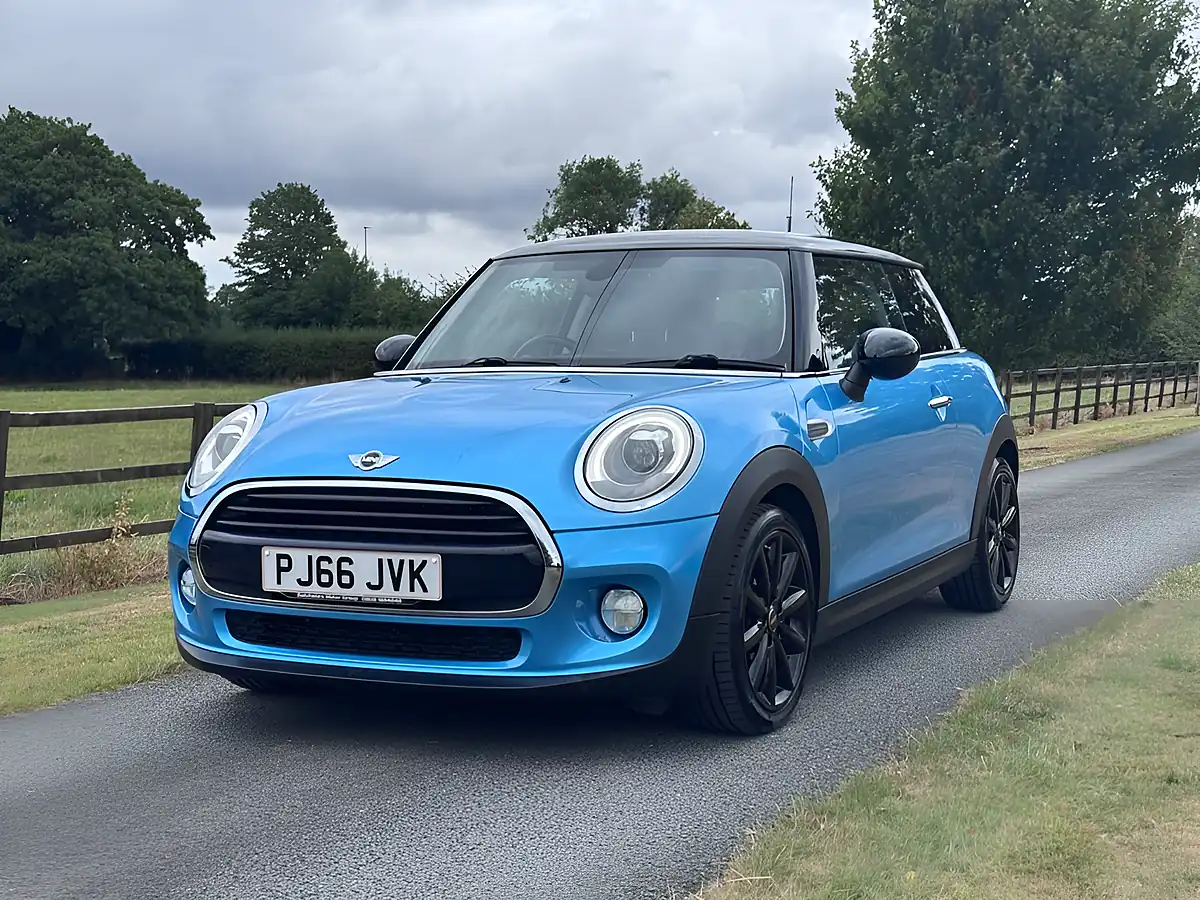 Used 2016 MINI Hatch Cooper Blue - Interior and Exterior details 9