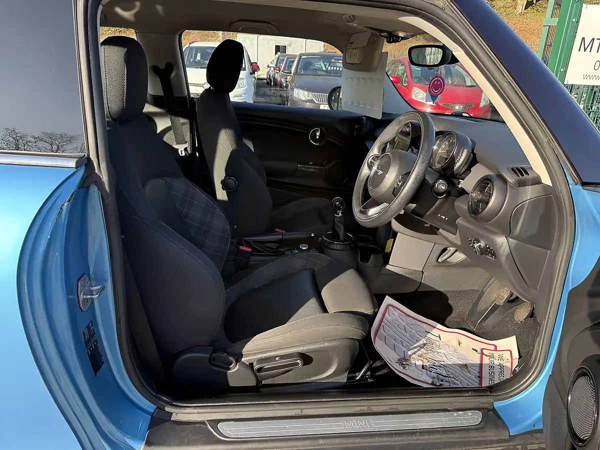 Used 2016 MINI Hatch Cooper Blue - Interior and Exterior details 15