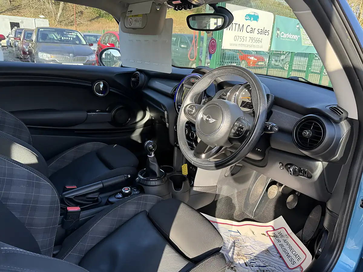 Used 2016 MINI Hatch Cooper Blue - Interior and Exterior details 16
