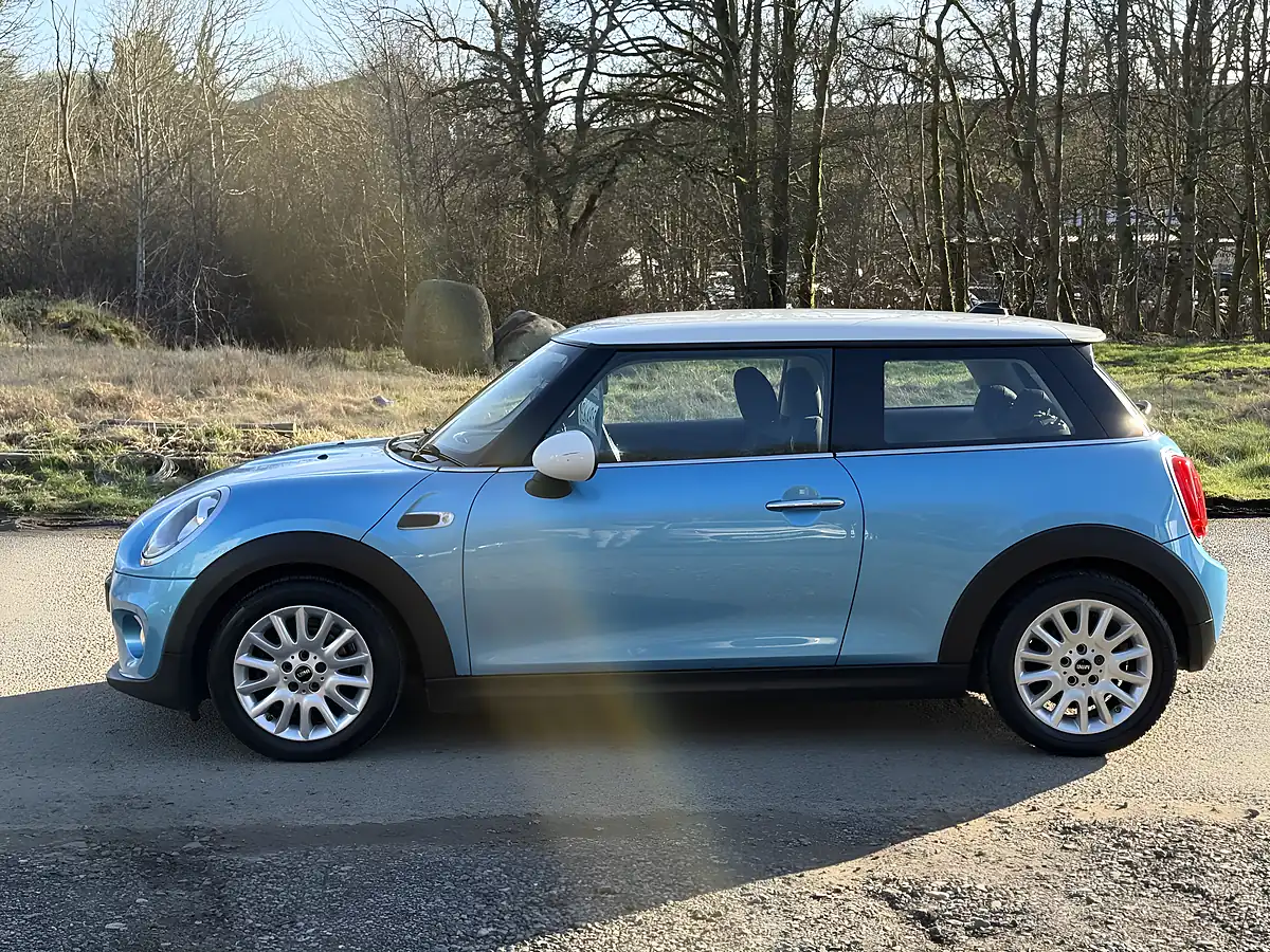 Used 2016 MINI Hatch Cooper Blue - Interior and Exterior details 9