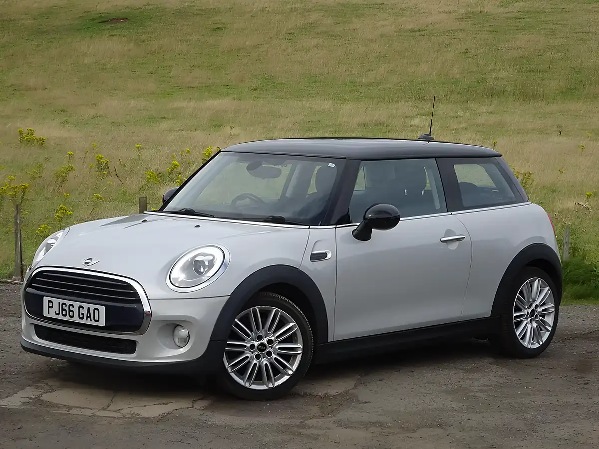 Used 2016 MINI Hatch Cooper D Silver - Interior and Exterior details 10