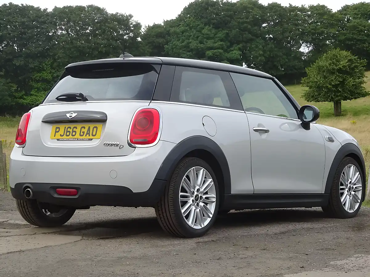 Used 2016 MINI Hatch Cooper D Silver - Interior and Exterior details 12