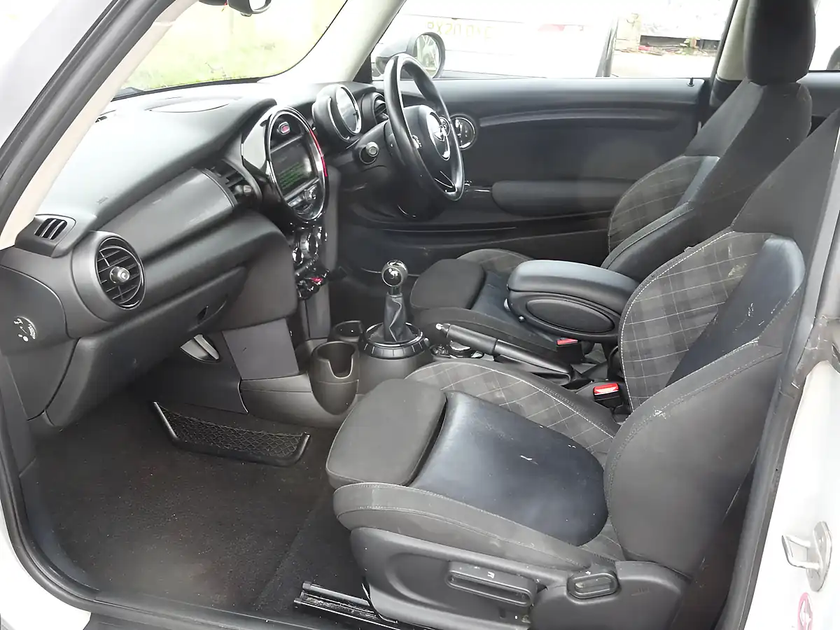 Used 2016 MINI Hatch Cooper D Silver - Interior and Exterior details 17