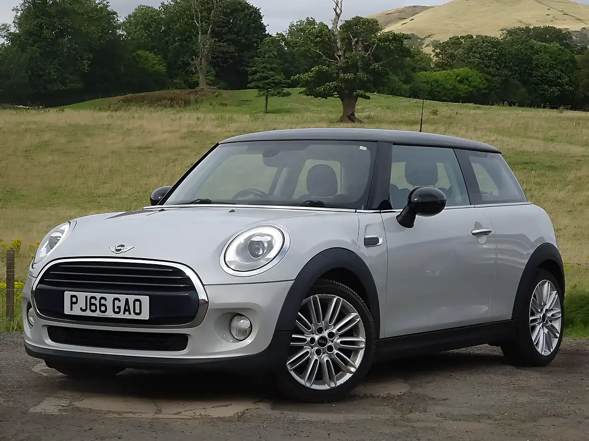 Used 2016 MINI Hatch Cooper D Silver - Interior and Exterior details 2