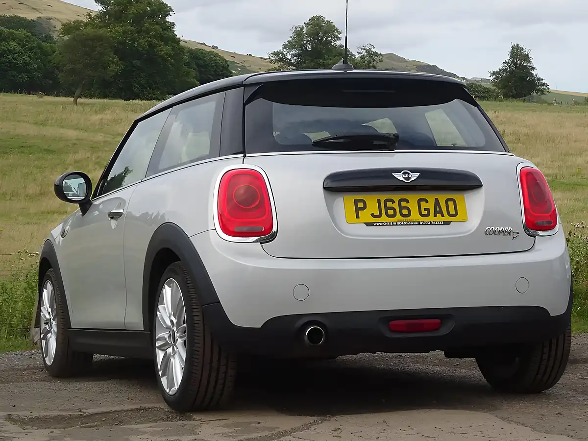 Used 2016 MINI Hatch Cooper D Silver - Interior and Exterior details 3