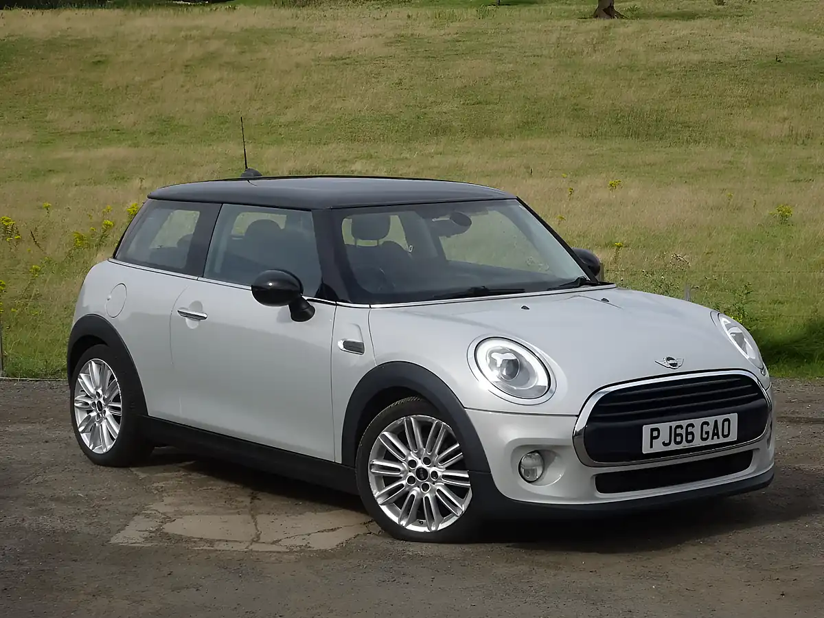 Used 2016 MINI Hatch Cooper D Silver - Interior and Exterior details 6