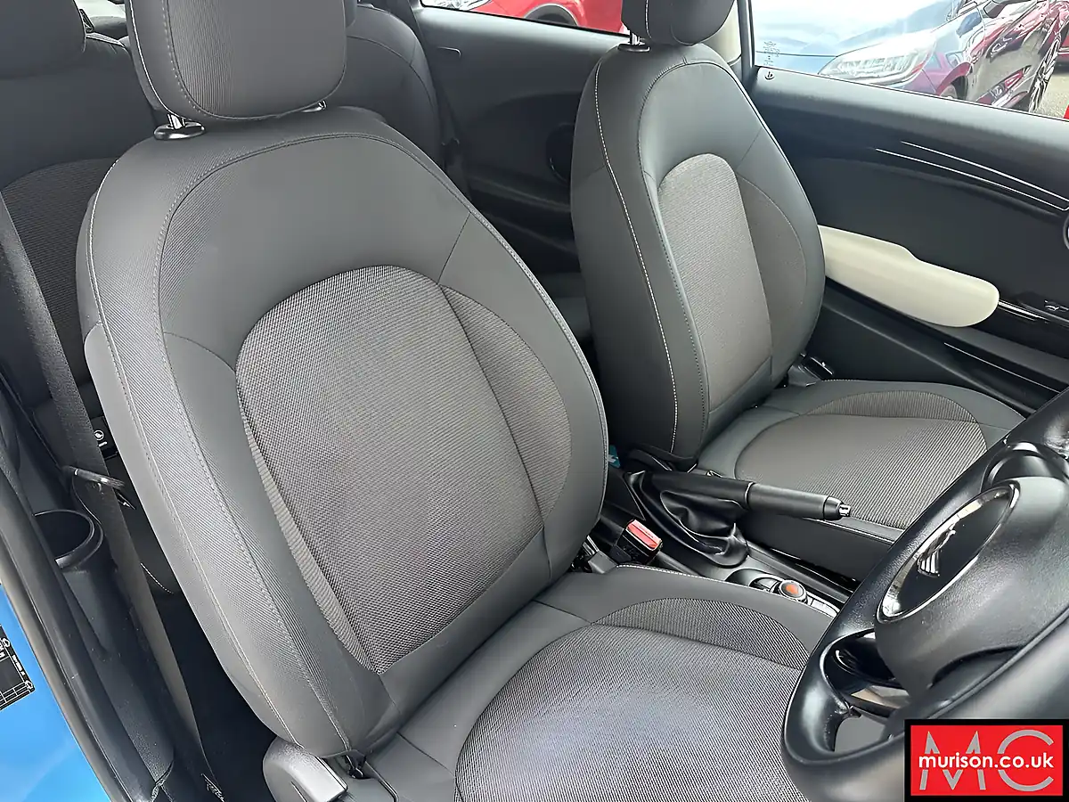Used 2016 MINI Hatch Cooper Electric Blue - Interior and Exterior details 17