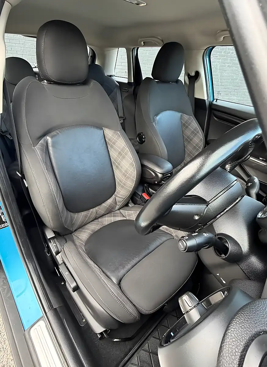 Used 2016 MINI Hatch Cooper Electric Blue Ii - Interior and Exterior details 18