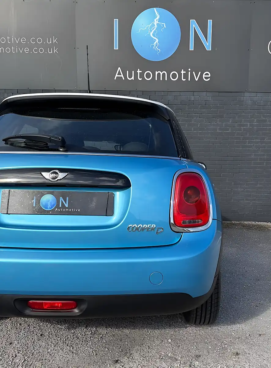 Used 2016 MINI Hatch Cooper Electric Blue Ii - Interior and Exterior details 4