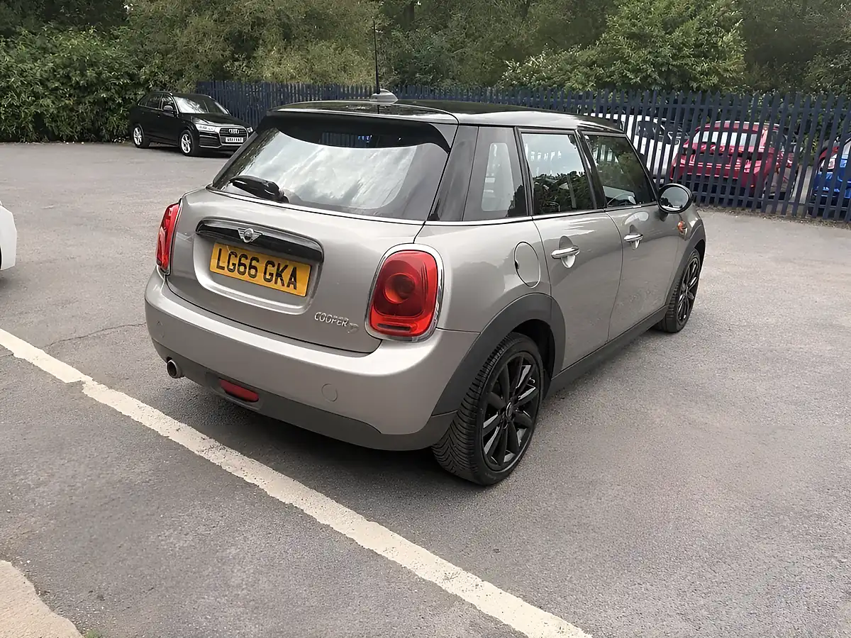 Used 2016 MINI Hatch Cooper Melting Silver - Interior and Exterior details 3
