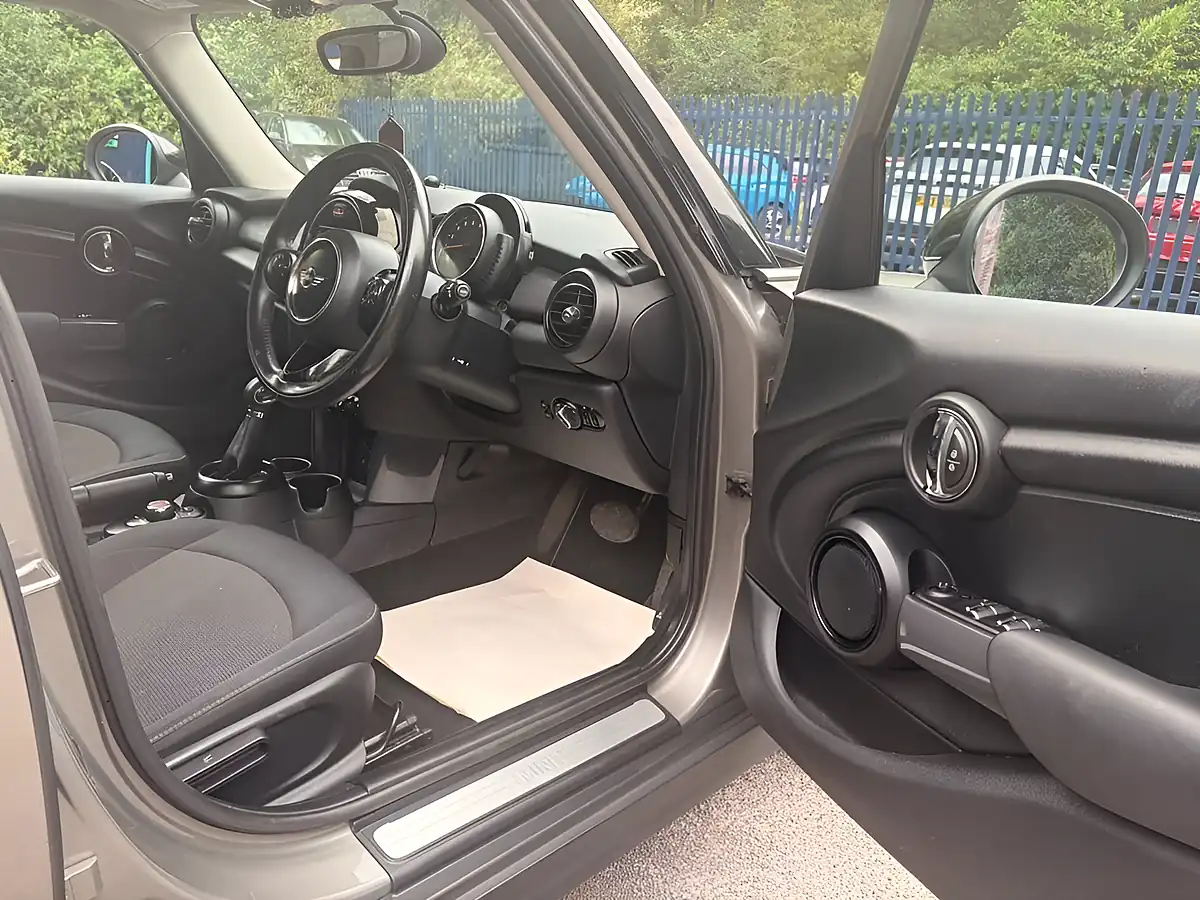 Used 2016 MINI Hatch Cooper Melting Silver - Interior and Exterior details 5