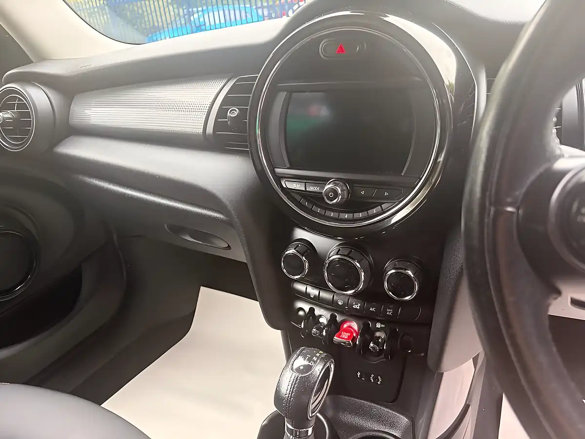 Used 2016 MINI Hatch Cooper Melting Silver - Interior and Exterior details 9