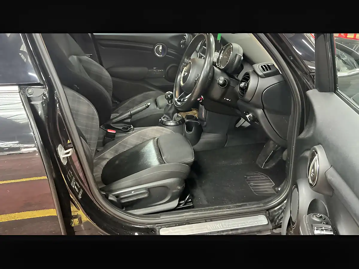 Used 2016 MINI Hatch Cooper Midnight Black - Interior and Exterior details 10