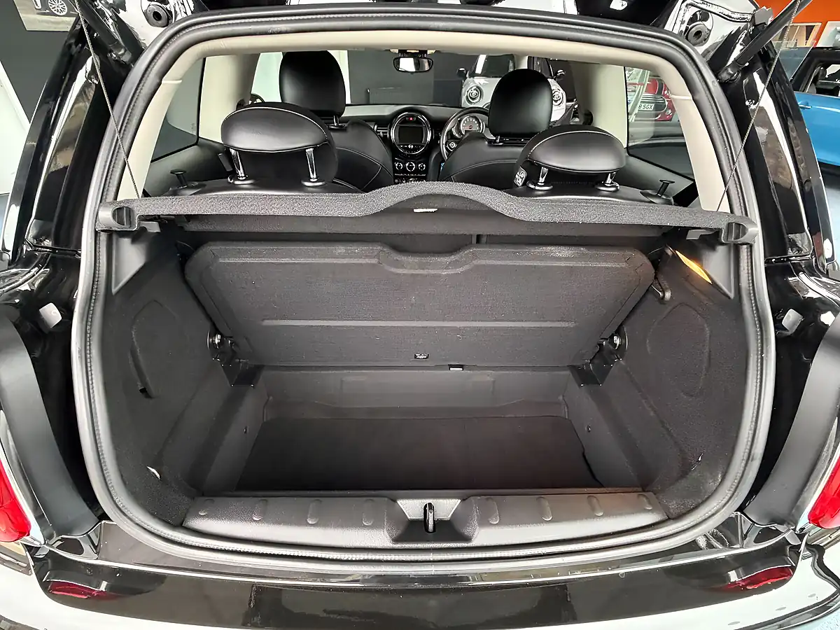 Used 2016 MINI Hatch Cooper Midnight Black - Interior and Exterior details 10