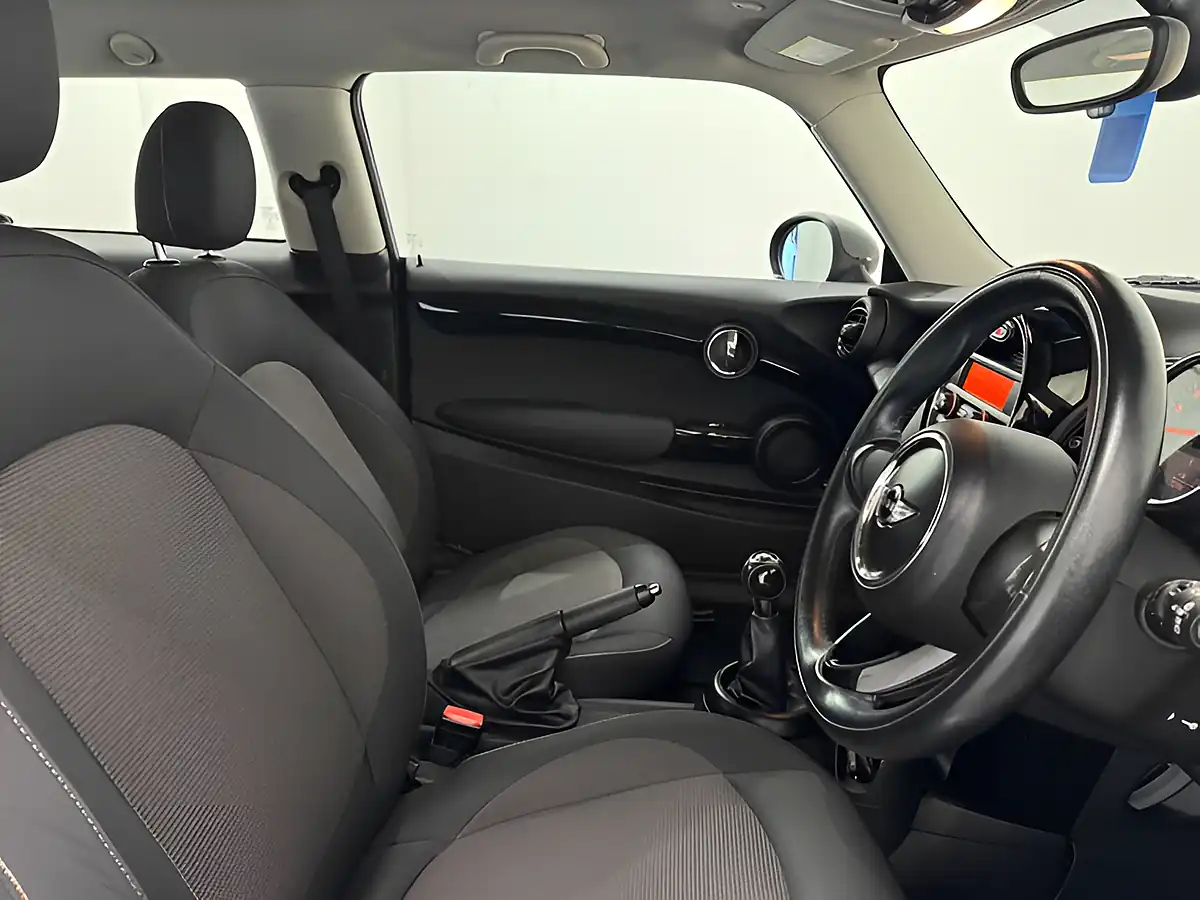 Used 2016 MINI Hatch Cooper Midnight Black - Interior and Exterior details 10