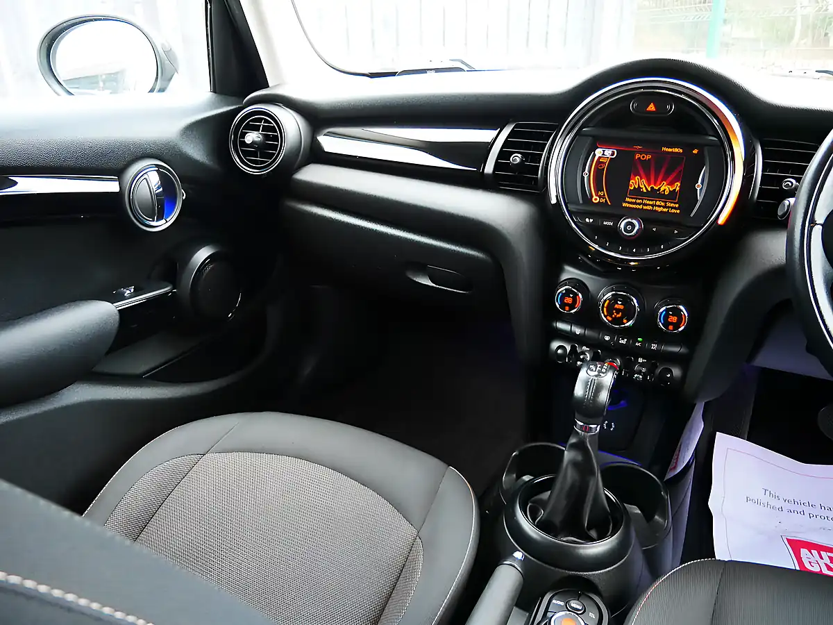 Used 2016 MINI Hatch Cooper Midnight Black - Interior and Exterior details 17