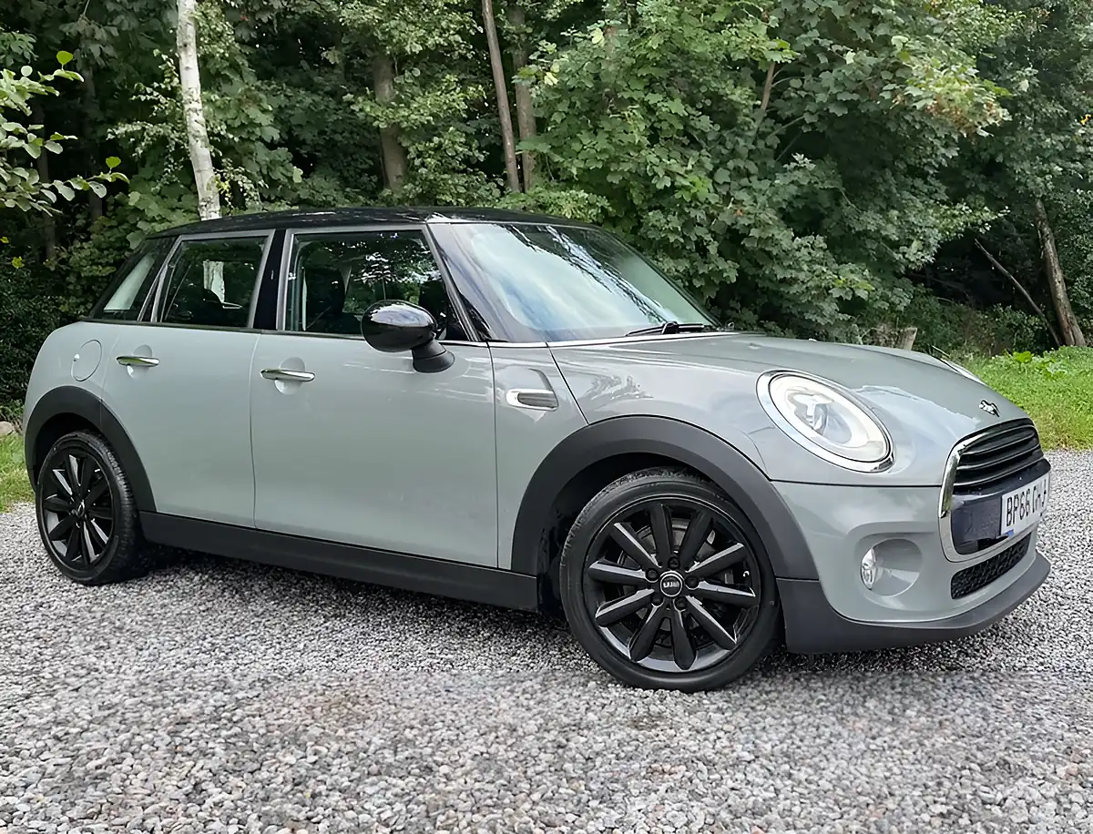 Used 2016 MINI Hatch Cooper Moonwalk Grey - Front View