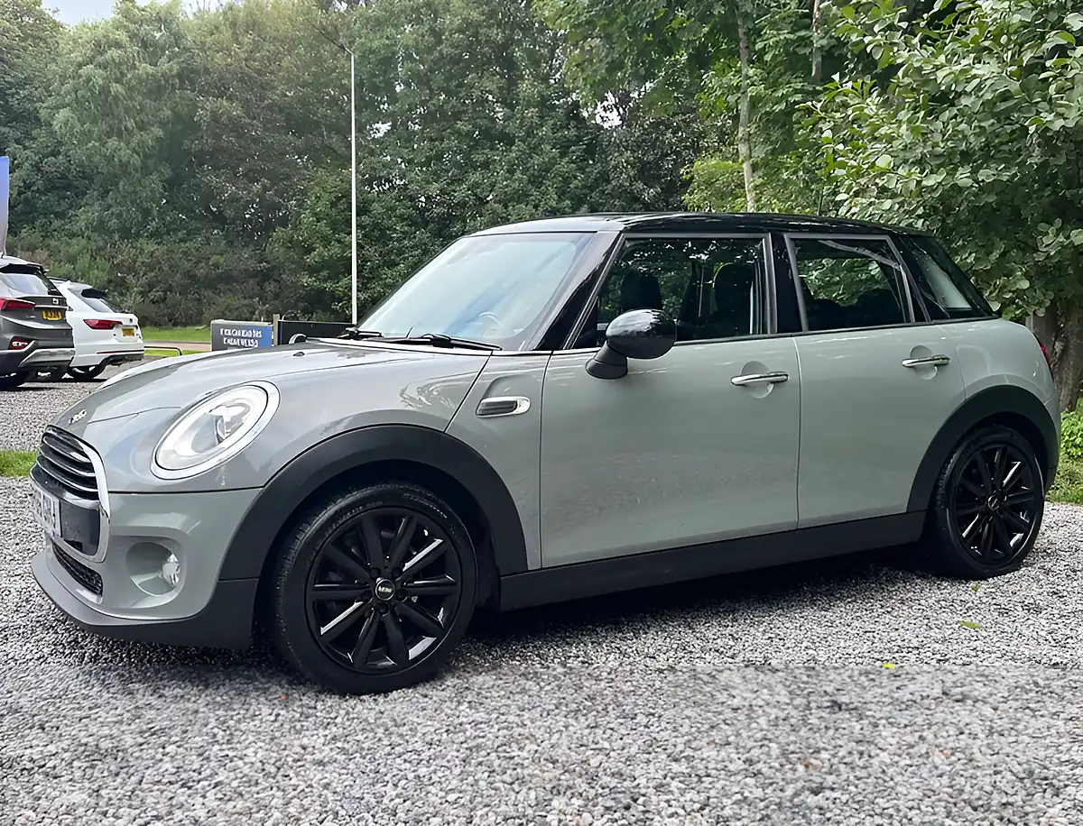 Used 2016 MINI Hatch Cooper Moonwalk Grey - Interior and Exterior details 7