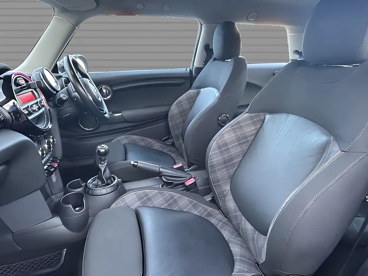 Used 2016 MINI Hatch Cooper Moonwalk Grey - Interior and Exterior details 10