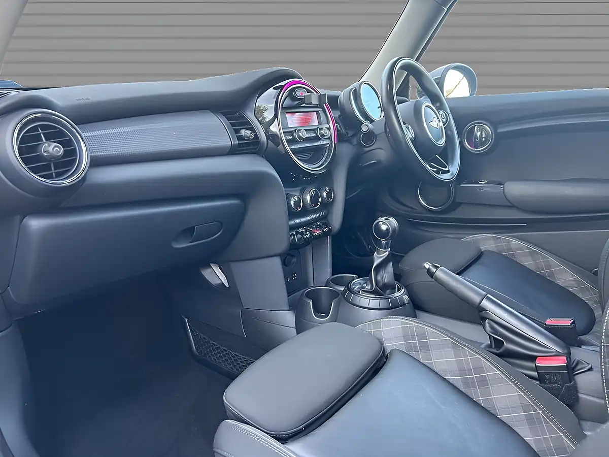 Used 2016 MINI Hatch Cooper Moonwalk Grey - Interior and Exterior details 9