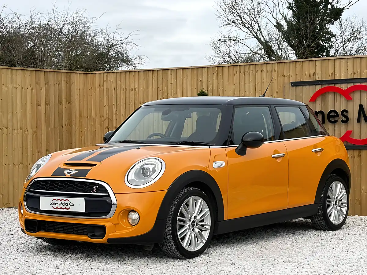 Used 2016 MINI Hatch Cooper Orange - Interior and Exterior details 4