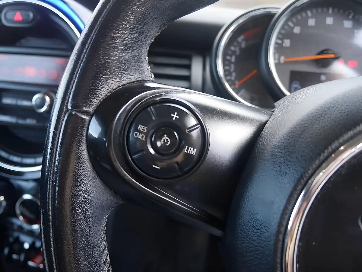 Used 2016 MINI Hatch Cooper Pepper White - Interior and Exterior details 14