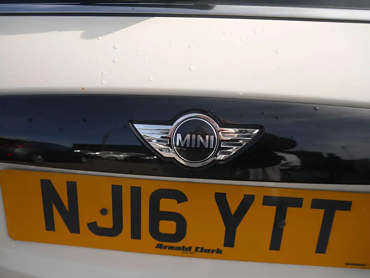 Used 2016 MINI Hatch Cooper Pepper White - Interior and Exterior details 18