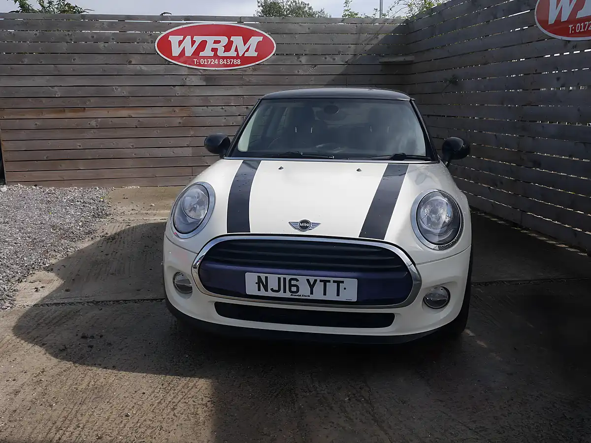 Used 2016 MINI Hatch Cooper Pepper White - Interior and Exterior details 3