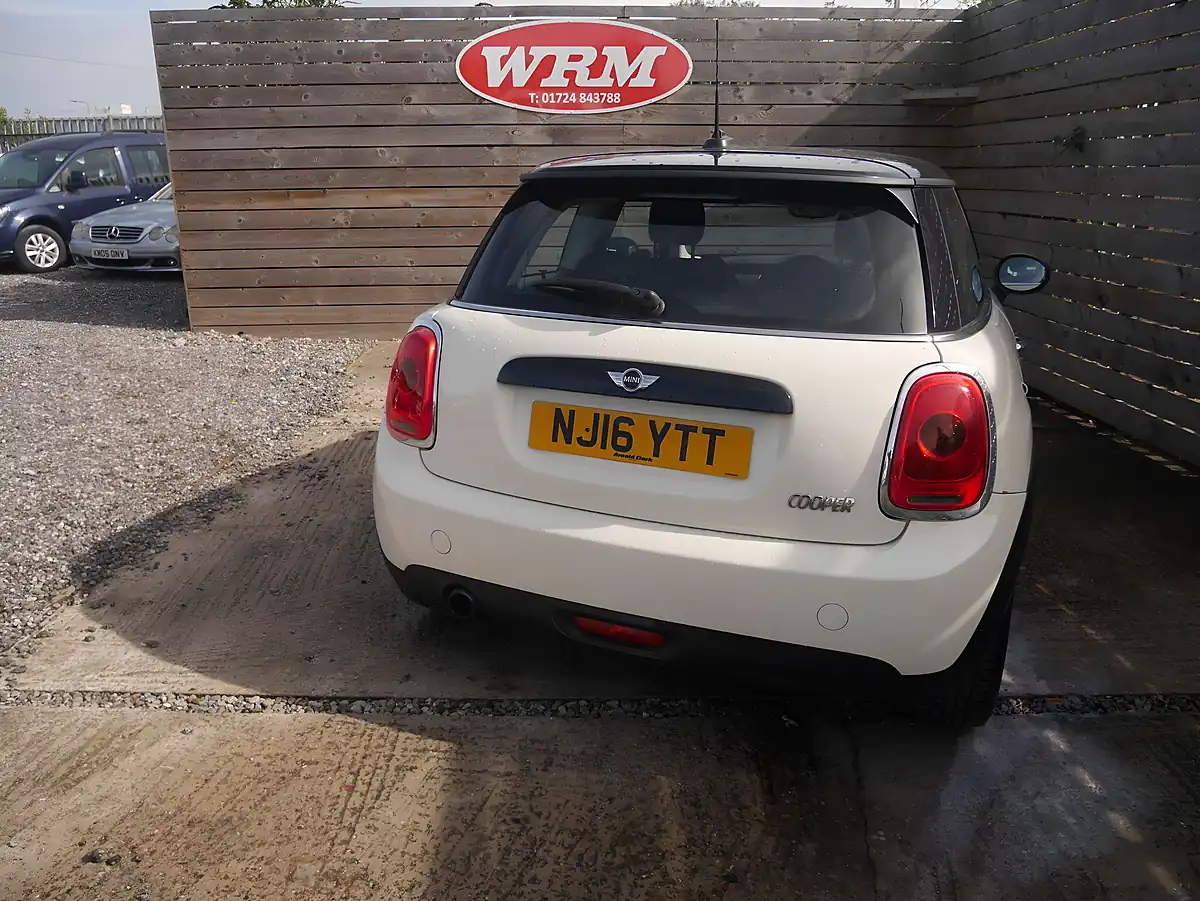 Used 2016 MINI Hatch Cooper Pepper White - Interior and Exterior details 5