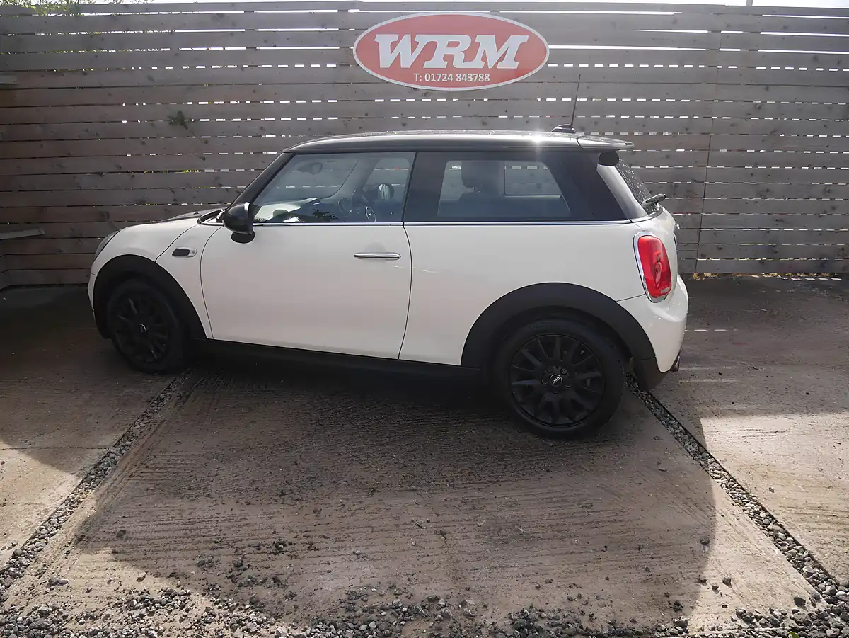 Used 2016 MINI Hatch Cooper Pepper White - Interior and Exterior details 9