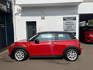 Used 2016 MINI Hatch Cooper Red - Interior and Exterior details 4