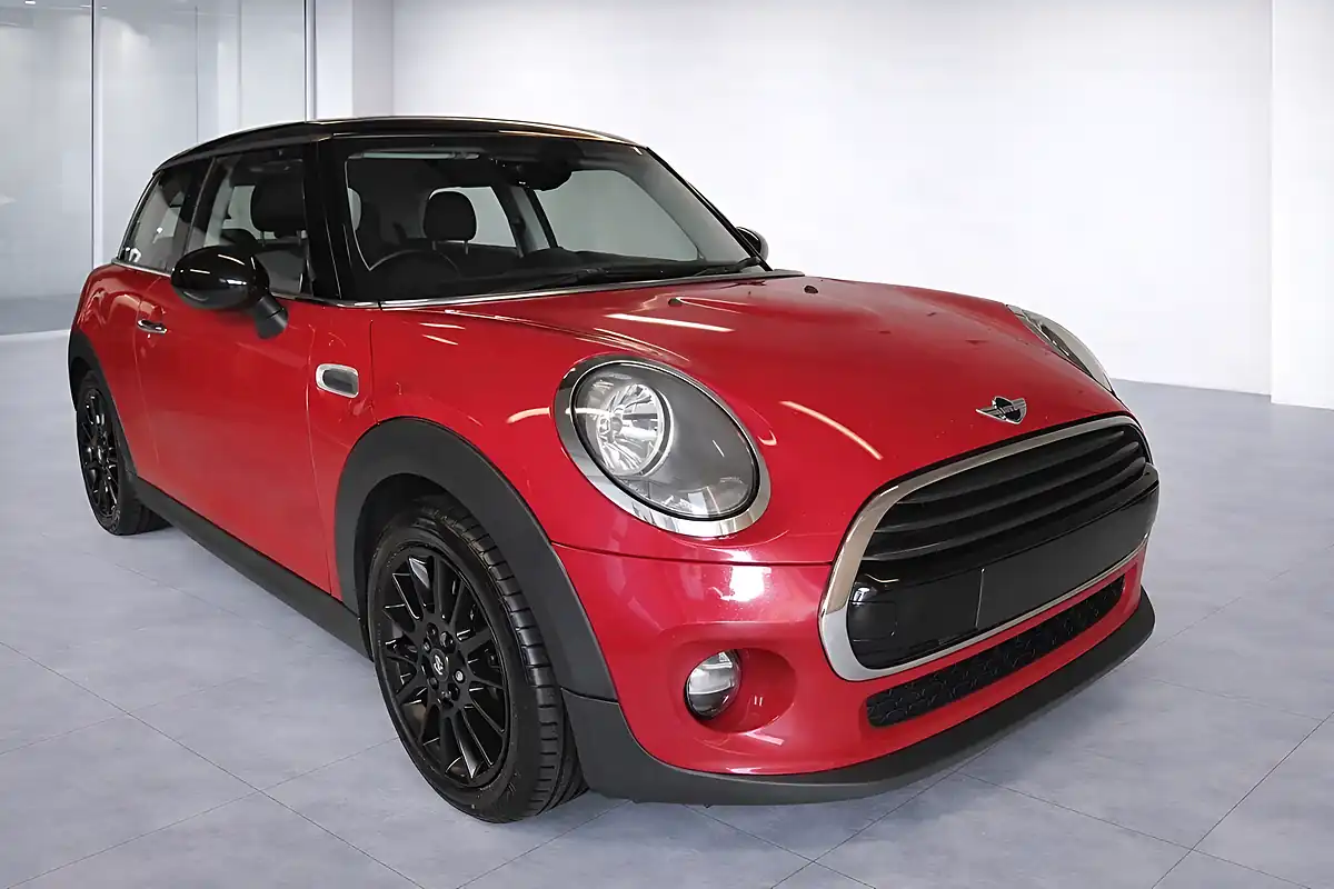 Used 2016 MINI Hatch Cooper Red - Front View