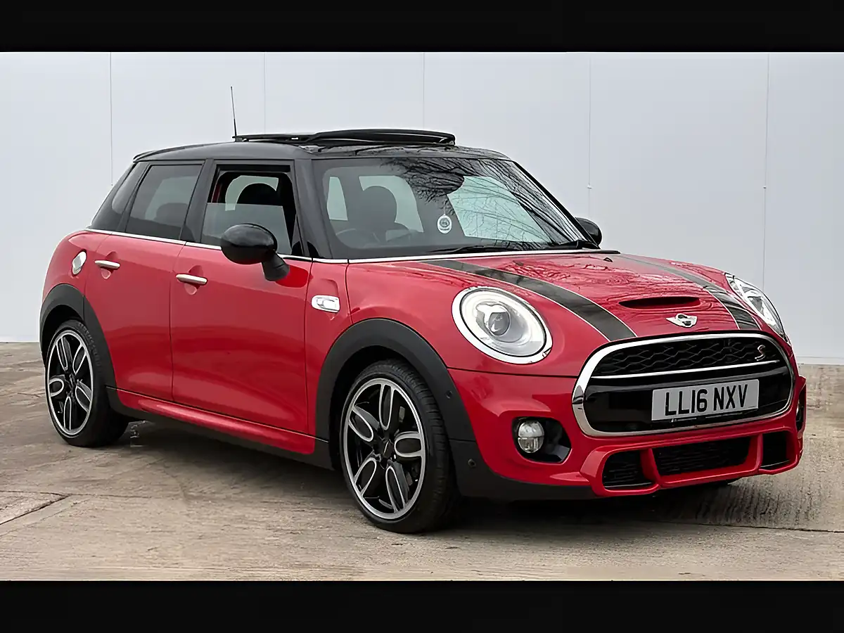 Used 2016 MINI Hatch Cooper S Chili Red - Front View