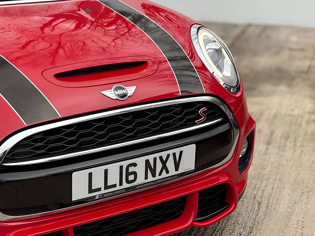 Used 2016 MINI Hatch Cooper S Chili Red - Interior and Exterior details 4