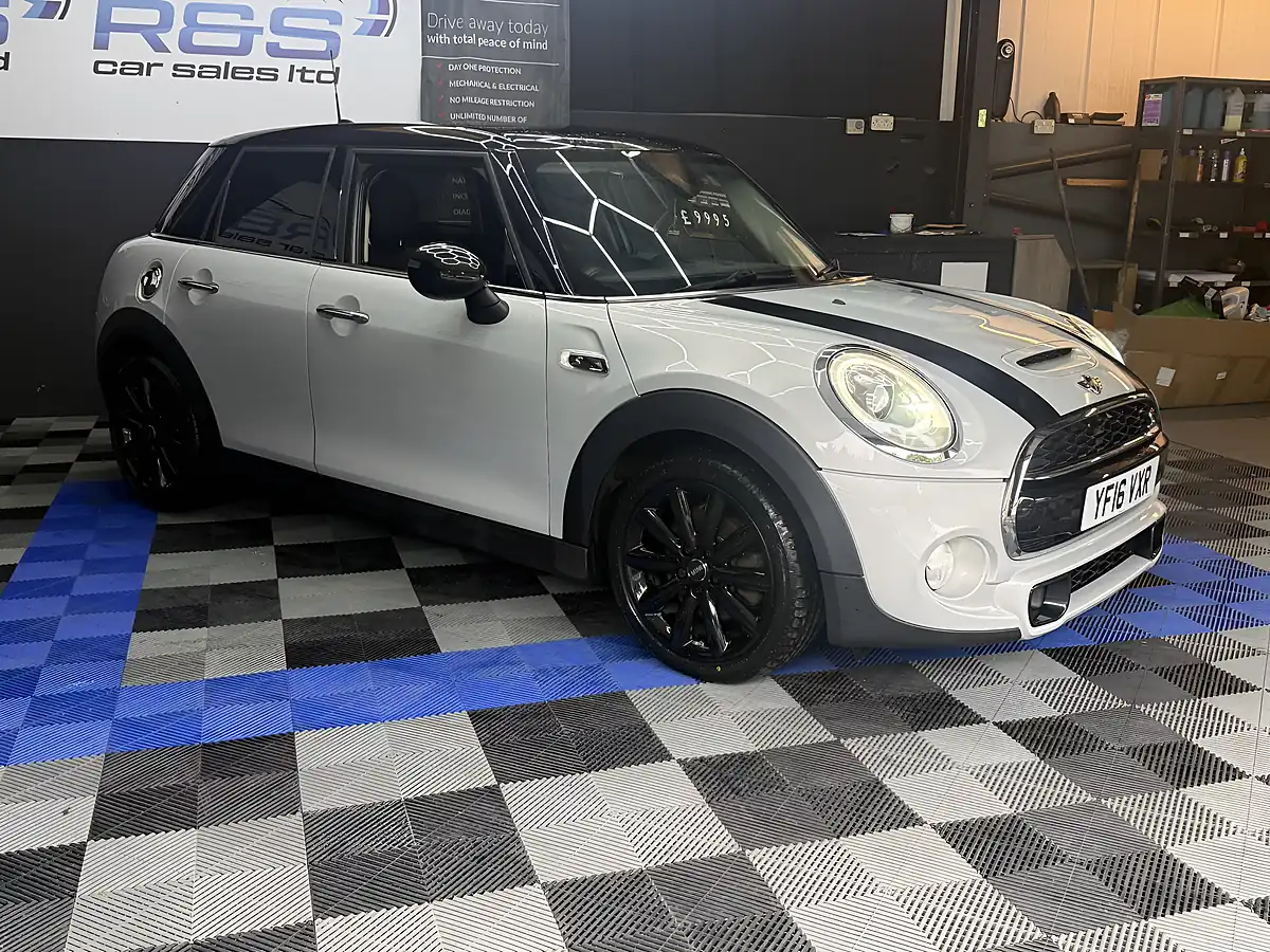 Used 2016 MINI Hatch Cooper S Silver - Interior and Exterior details 7
