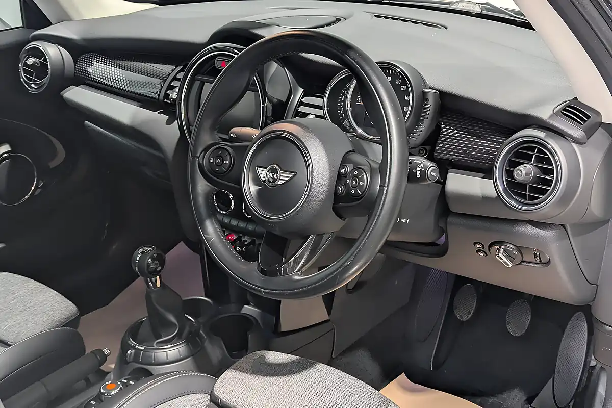Used 2016 MINI Hatch Cooper S White - Interior and Exterior details 2