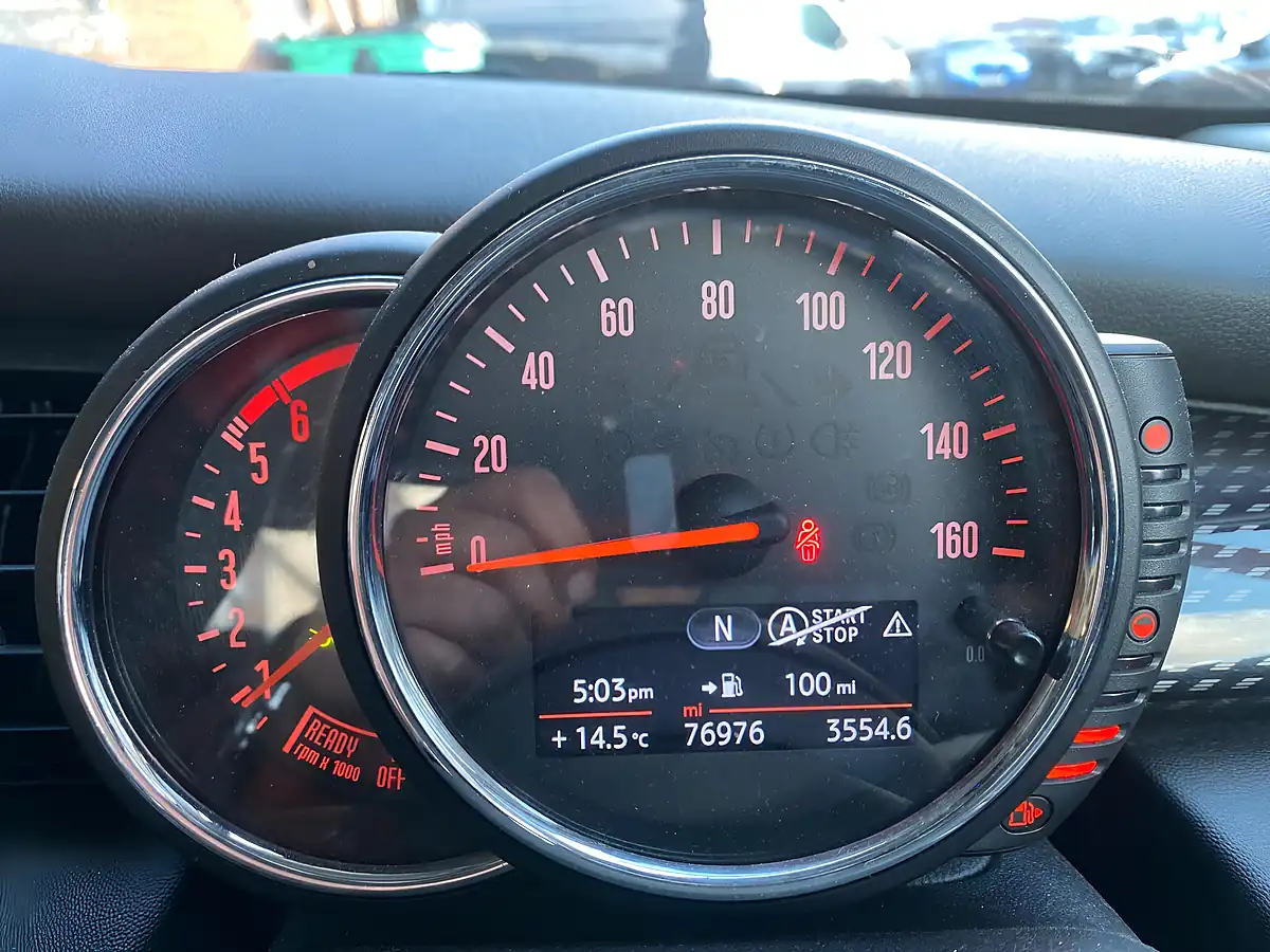 Used 2016 MINI Hatch Cooper Sd Silver - Interior and Exterior details 14