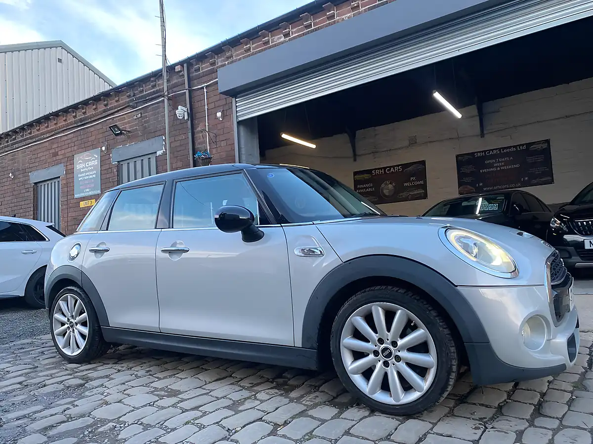 Used 2016 MINI Hatch Cooper Sd Silver - Interior and Exterior details 16