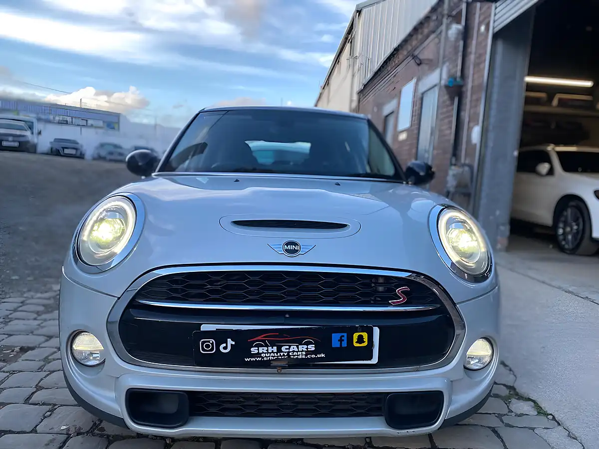 Used 2016 MINI Hatch Cooper Sd Silver - Interior and Exterior details 2