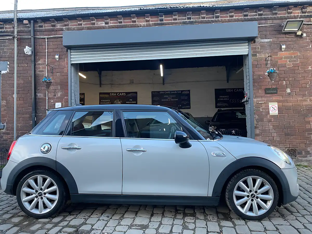 Used 2016 MINI Hatch Cooper Sd Silver - Interior and Exterior details 6