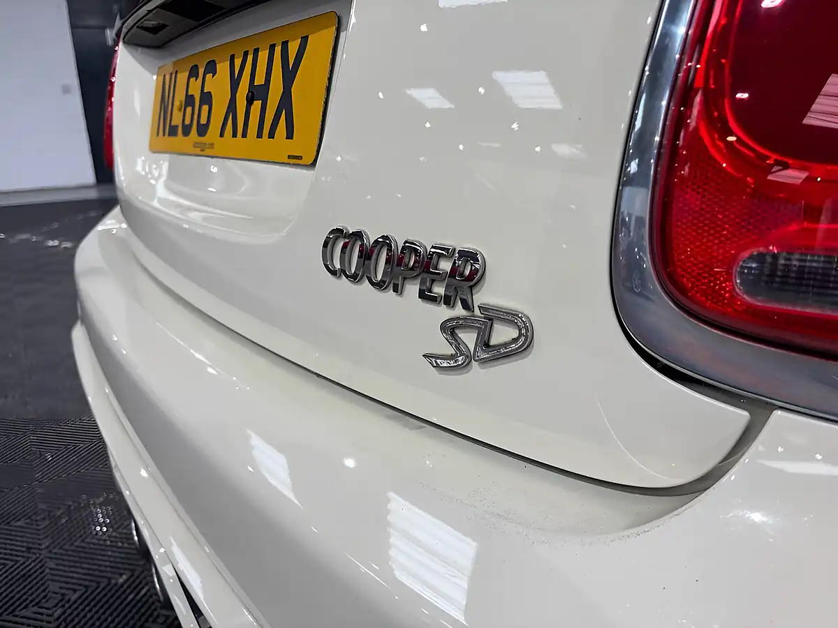 Used 2016 MINI Hatch Cooper Sd White - Interior and Exterior details 10