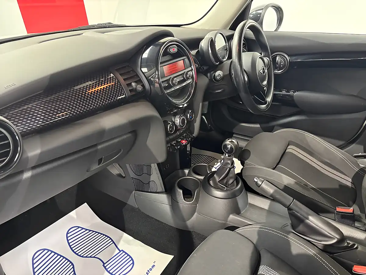 Used 2016 MINI Hatch Cooper Sd White - Interior and Exterior details 12