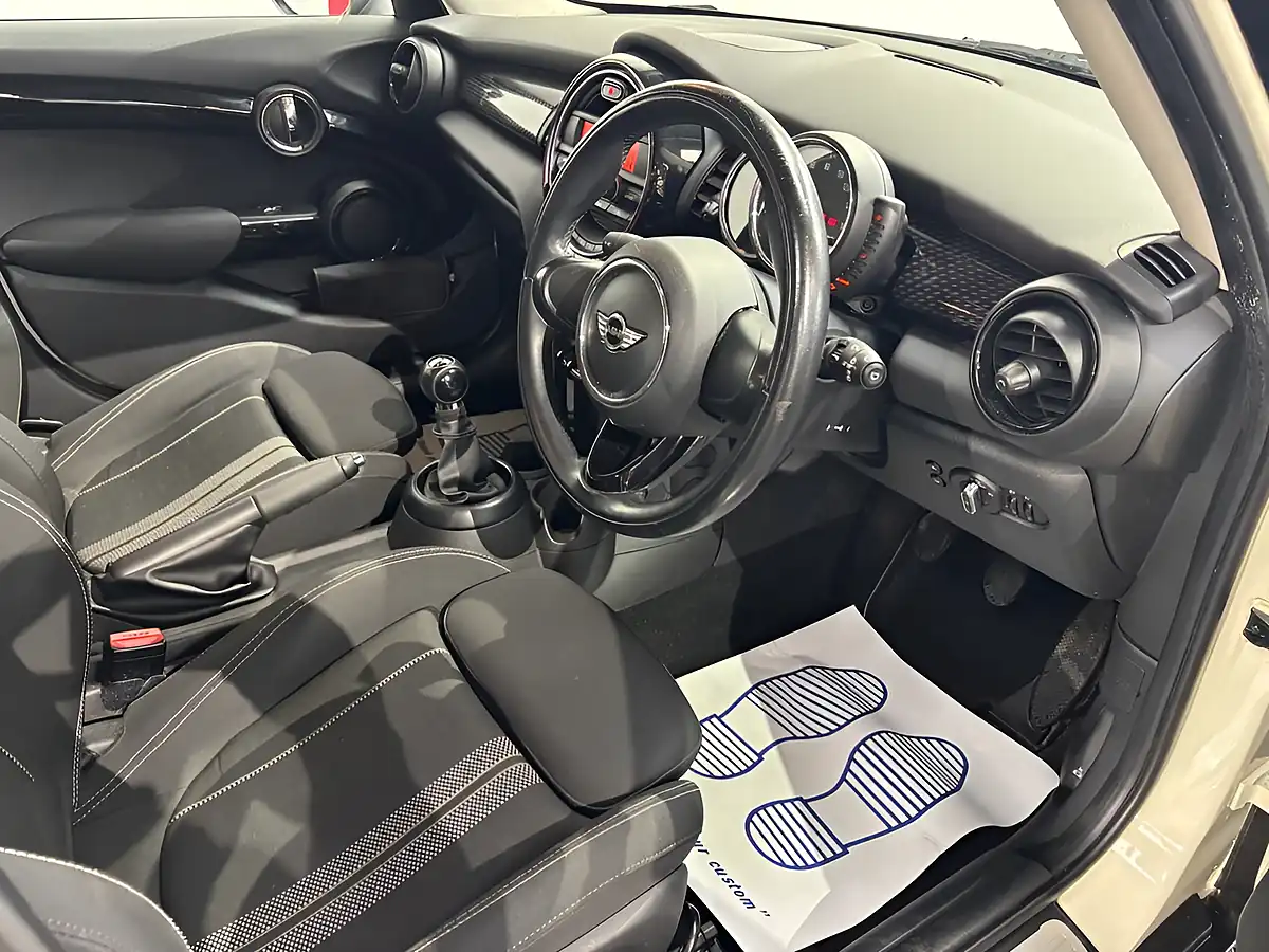 Used 2016 MINI Hatch Cooper Sd White - Interior and Exterior details 14