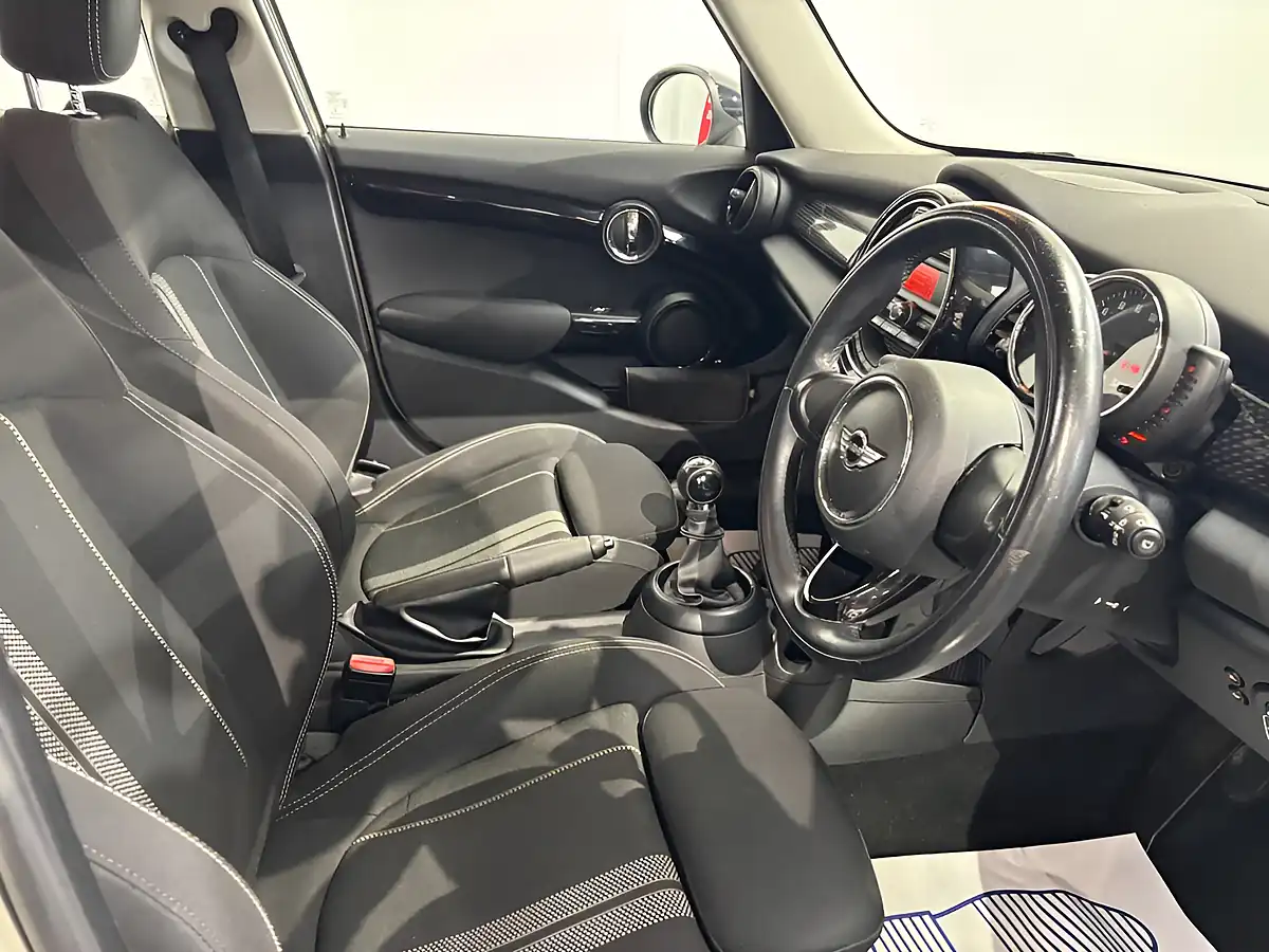 Used 2016 MINI Hatch Cooper Sd White - Interior and Exterior details 15