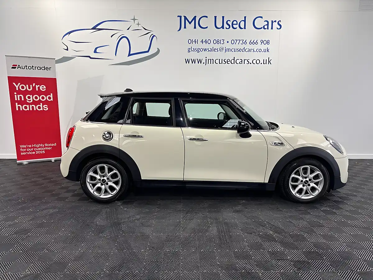 Used 2016 MINI Hatch Cooper Sd White - Interior and Exterior details 4